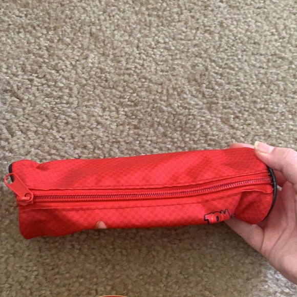 4/$20 with $5.95 shipping mix and match! Limited Edition Tom and Jerry bundle! - Picture 5 of 6